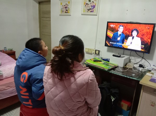 2021年1月8日 滁州市南谯区沙河学校 组织学生家庭观看中央广播电视总台主办的2020“寻找最美孝心少年”颁奖典礼..jpg