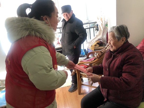 1月13日下午，文昌花园社区开展冬季消防安全入户宣传活动 （令狐丹丹 摄） (10).png