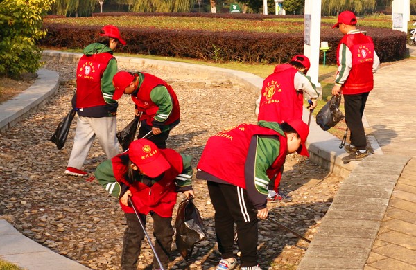 1月17日，文昌花园社区组织辖区未成年人开展&rdquo;我是小小志愿者&ldquo;活动。（令狐丹丹 摄） (2).JPG