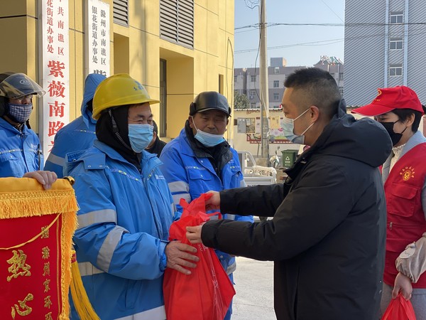 2021年1月18日，紫南社区开展慰问环卫工人活动。拍摄者：徐慧，拍摄单位：紫南社区 (3).JPG