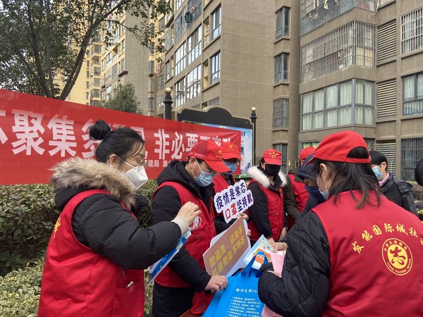 2021年1月15日发能国际城社区携手市生态环境局、市矿投公司开展&ldquo;戴口罩勤洗手  不聚集多通风  非必要不离滁&rdquo;主题疫情防控宣传活动 (1).JPG