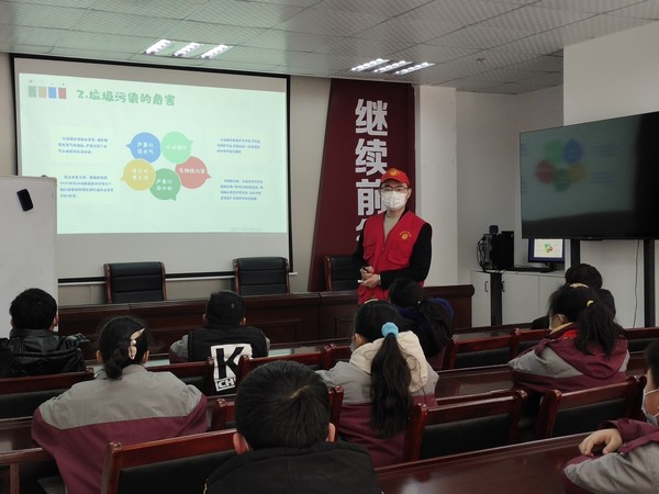 2020年1月18日阳明社区开展垃圾分类 从我做起志愿服务活动（拍摄者 ：陈后振 拍摄单位：阳明社区）.jpg