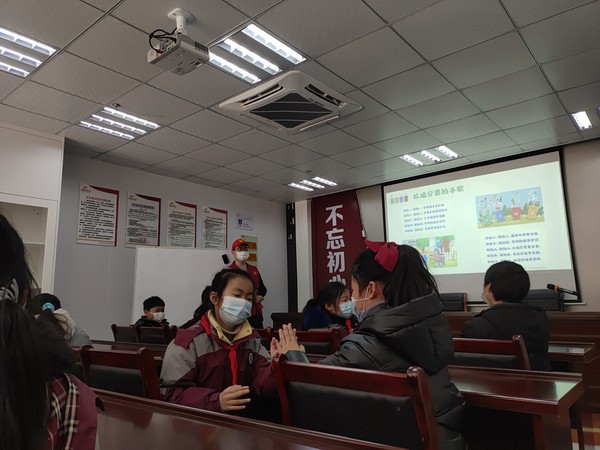 2020年1月18日阳明社区开展垃圾分类 从我做起志愿服务活动（ 拍摄者：陈后振 拍摄单位：阳明社区）.jpg