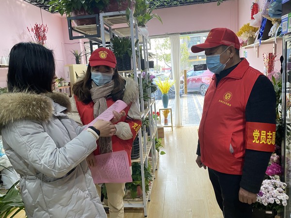 2021年1月12日  东坡社区组织党员志愿者在阳光都市小区开展沿街商铺防疫宣传活动（拍摄人：仝基莉 拍摄单位：东坡社区））.jpg