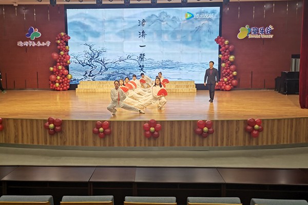 艺体组歌舞串烧《现代与经典 》.jpg