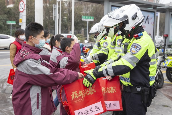 2月5日南谯区开展&ldquo;流光溢彩迎新春，欢欢喜喜过大年&rdquo;春节主题活动 (5).jpg