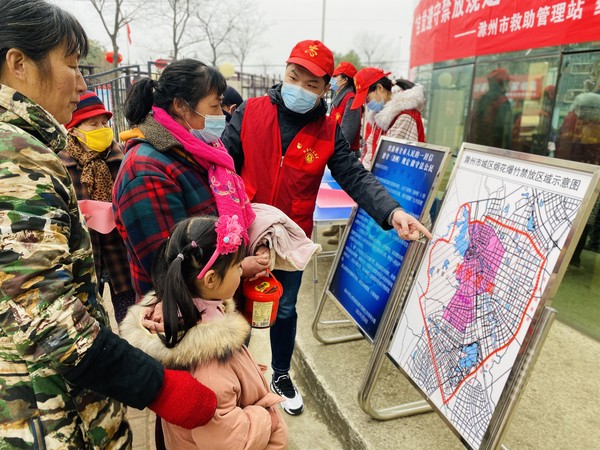 2021年2月5日下午，红庙社区新时代文明实践站联合滁州市救助管理站组织党员志愿者开展&ldquo;自觉遵守禁放规定 文明欢度新春佳节&rdquo;主题宣传活动。（拍摄作者：红庙社区高超） (3).JPG