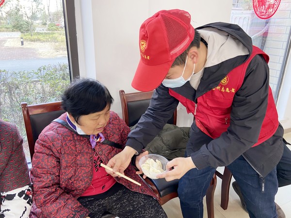 &ldquo;包饺子 暖心田&rdquo;活动现场  图片来源：发能国际城社区 (3).jpg