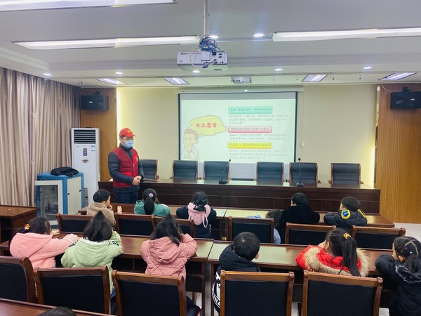 2021年2月18日下午,红庙社区新时代文明实践站联合创业中苑幼儿园组织未成年人开展“光盘行动”主题未成年人教育活动。(拍摄作者:红庙社区高超) (1).JPG