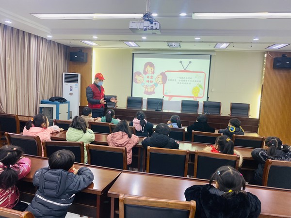 2021年2月18日下午,红庙社区新时代文明实践站联合创业中苑幼儿园组织未成年人开展“光盘行动”主题未成年人教育活动。(拍摄作者:红庙社区高超) (3).JPG