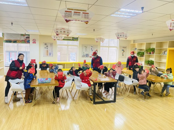 2021年2月18日下午，红庙社区新时代文明实践站联合创业中苑幼儿园组织未成年人开展趣味剪纸文化活动。（拍摄作者：红庙社区高超） (4).JPG