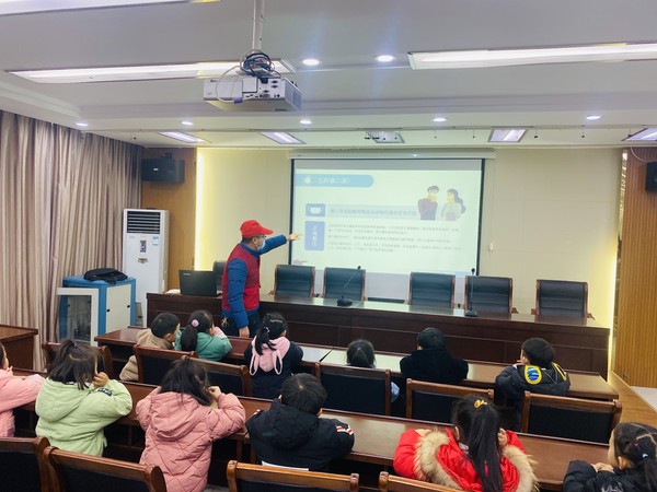 2021年2月18日下午，红庙社区新时代文明实践站联合创业中苑幼儿园组织未成年人开展新型冠状肺炎预防知识科普教育活动。（拍摄作者：红庙社区高超） (5).JPG