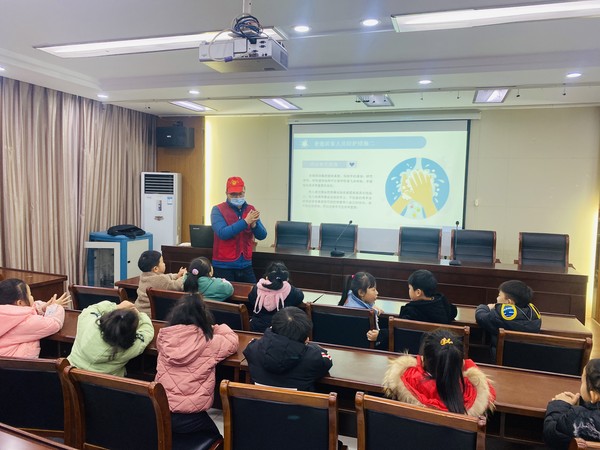 2021年2月18日下午，红庙社区新时代文明实践站联合创业中苑幼儿园组织未成年人开展新型冠状肺炎预防知识科普教育活动。（拍摄作者：红庙社区高超） (1).JPG