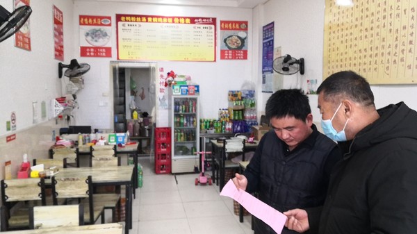 陡岗社区新时代文明实践站开展少去聚集聚餐 多用公勺公筷 移风易俗宣传活动.jpg