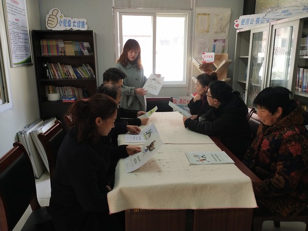 2021年2月18日银西社区组织居民在宣传文化室开展“文明健康，有你最美”公益广告宣传活动 拍摄者：王婷婷1.jpg