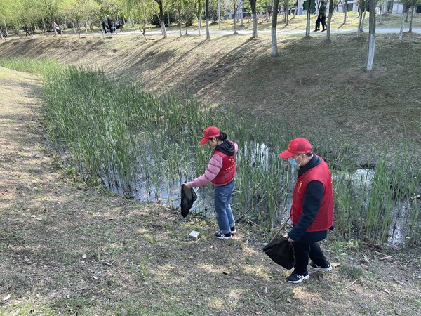 2021年4月15日发能国际城社区开展“文明卫生从身边做起”主题活动 (3).jpg