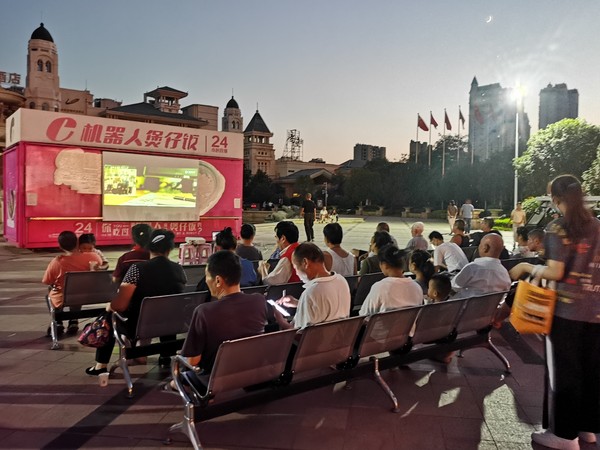 2021年9月10日，碧桂园第一社区组织居民收看公益电影《老师好》   拍摄者：王普贤   拍摄单位：碧桂园第一社区.jpg