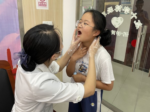 10月8日,文昌花园社区新时代文明实践站组织辖区未成年人开展“爱护牙齿 笑口常开”健康知识宣传讲座。(令狐丹丹 摄) (3).jpg