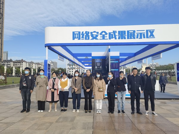 2021年10月12日 陡岗社区开展“网络安全”主题宣传活动(拍摄单位:陡岗社区 拍摄人:周扬阳) (1).jpg