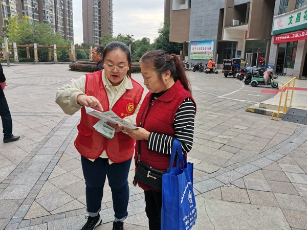 10月21日,文昌花园社区开展”学习滁州市文明16条 争做文明滁州人“志愿服务宣传活动。(王立先 摄) (5).jpg