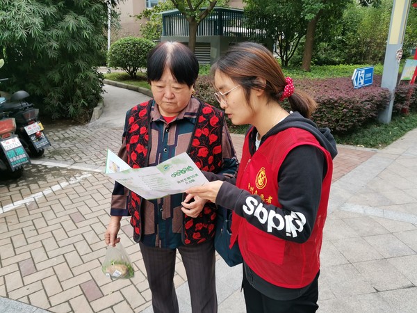 10月21日,文昌花园社区开展”学习滁州市文明16条 争做文明滁州人“志愿服务宣传活动。(王立先 摄) (4).jpg