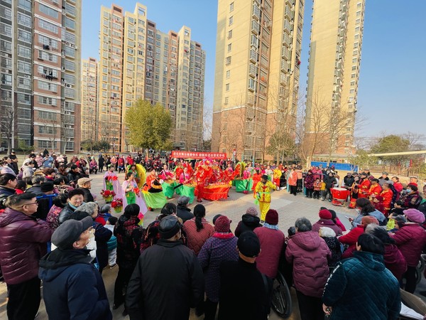 2022年1月1日,区农业农村局联合红庙社区开展“庆元旦舞出健康快乐 迎新年迈出坚实步伐”船灯表演活动,拍摄单位:红庙社区 (2).jpg