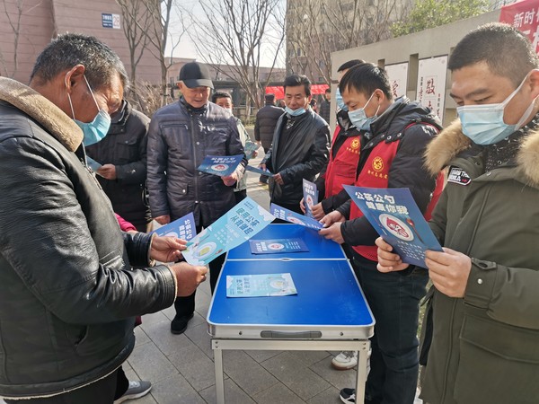 1月2日万桥社区开展&ldquo;公筷公勺 &rdquo;志愿宣传活动。拍摄者：刘蓓 单位：万桥社区. (2).jpg