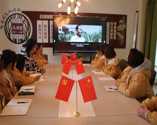 看短片《杂交水稻育种专家袁隆平》.jpg