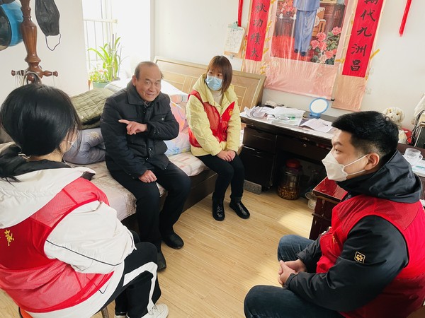 2022年1月7日,红庙社区新时代文明实践站开展关爱困境家庭走访慰问活动(拍摄作者:红庙社区高超) (1).JPG