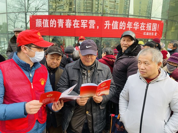 2022年1月11日，红庙社区新时代文明实践站开展征兵宣传活动（拍摄作者：红庙社区高超） (2).JPG