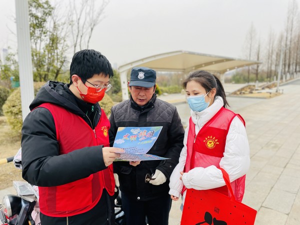 2022年1月14日，红庙社区新时代文明实践站组织志愿者开展文明旅游宣传志愿服务活动（拍摄作者：红庙社区高超） (1).JPG