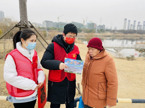 2022年1月14日，红庙社区新时代文明实践站组织志愿者开展文明旅游宣传志愿服务活动（拍摄作者：红庙社区高超） (2).JPG
