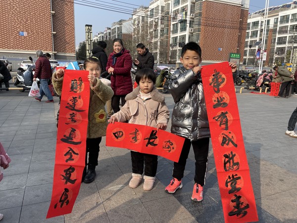 2022年1月18日，文昌花园社区开展春节送福进社区活动。（拍摄单位：文昌花园社区 拍摄人：令狐丹丹） (4).jpg
