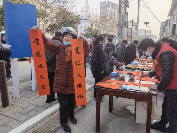 2022年1月18日腰铺社区&ldquo;我们的节日&middot;春节&rdquo;&mdash;&mdash;迎新春送春联活动.jpg
