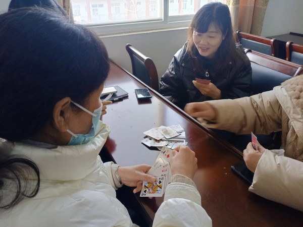 教职工掼蛋比赛 (2).jpg