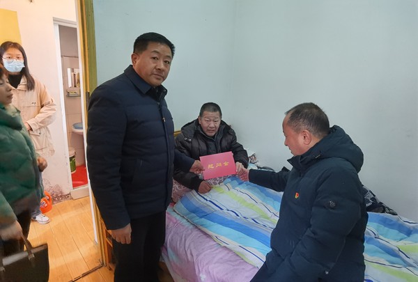 2022年1月20日，农机管理中心开展春节慰问活动，走访慰问困难群众王海波户.jpg
