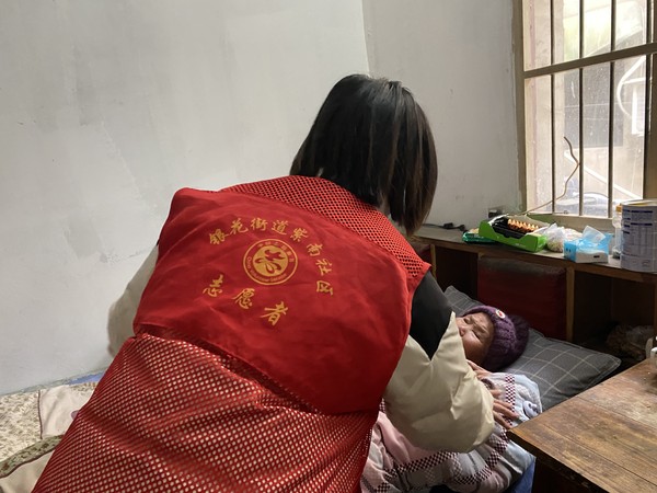 2022年1月21日，滁州市南谯区紫南社区新时代文明实践站开展关爱 孤寡残疾老人活动。拍摄者：徐慧，拍摄单位：紫南社区  (2).JPG