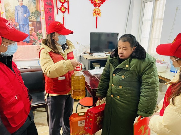 1月24日，红庙社区新时代文明实践站联合滁州市农业农村局开展走访慰问困难家庭志愿服务活动2.jpg