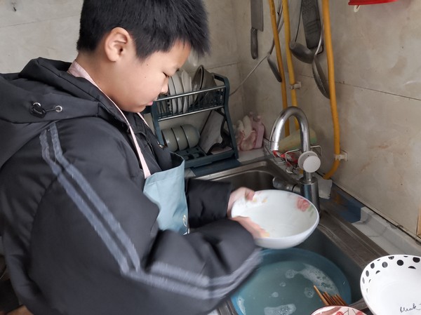 餐后帮父母刷洗碗筷.JPG