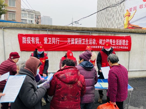 滁州市南谯区银花街道红庙社区新时代文明实践站，2022年1月25日，开展&ldquo;防疫有我 爱卫同行&rdquo;主题宣传活动（拍摄作者：红庙社区高超）  (2).JPG