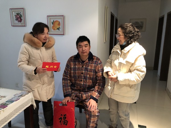 2022年1月27日 银东社区联合区卫健部门春节慰问特扶家庭顾雪梅      拍摄者：彭静 工作单位：银东社区.jpg