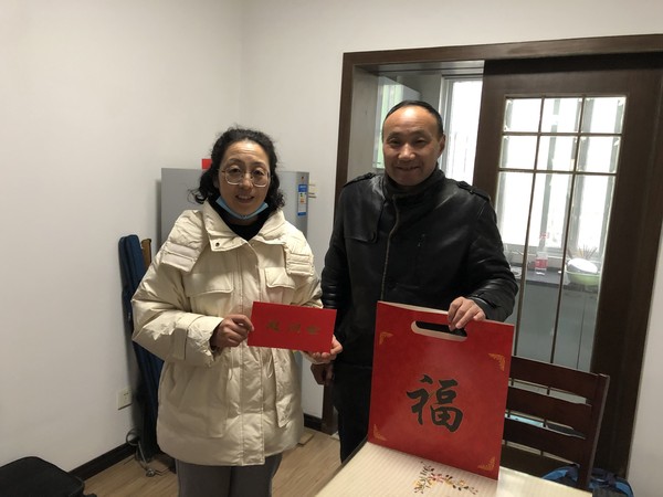 2022年1月27日 银东社区联合区卫健部门春节慰问特扶家庭庄建国      拍摄者：彭静 工作单位：银东社区.jpg