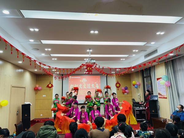 2022年1月27日东坡社区组织开展&ldquo;红红火火过大年&rdquo;主题活动（拍摄人：周琳，拍摄单位：东坡社区） (1).jpg