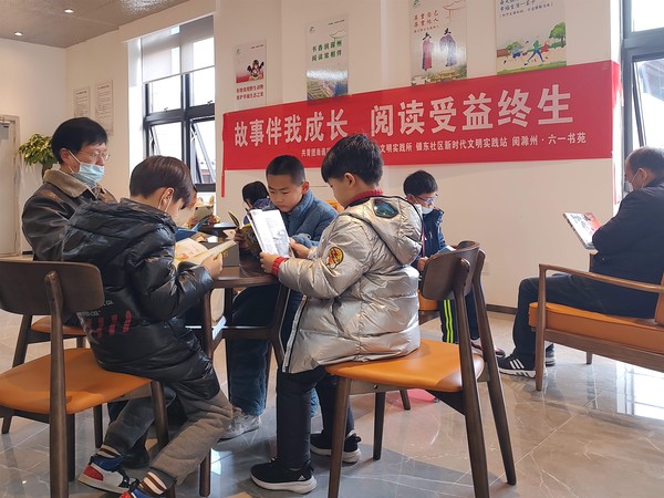 2022年1月9日银东社区新时代文明实践站组织未成年人在阅滁州·六一书苑开展“故事伴我成长,阅读受益终生”未成年活动 拍摄者:王阳 工作单位:银东社区 (4).jpg