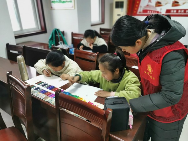 2022年1月30日，担子社区新时代文明实践站组织志愿者在多功能会议室开展&ldquo;勤俭节约 点滴做起&rdquo;主题绘画活动。拍摄者：朱伶丽，拍摄单位：同乐街道担子社区3.jpg