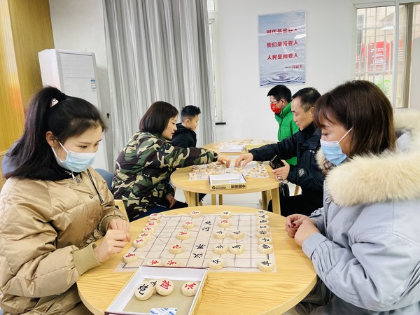 1月29日，红庙社区新时代文明实践站开展文明实践日快乐星期天之迎新春象棋比赛活动（拍摄作者：红庙社区高超）.jpg