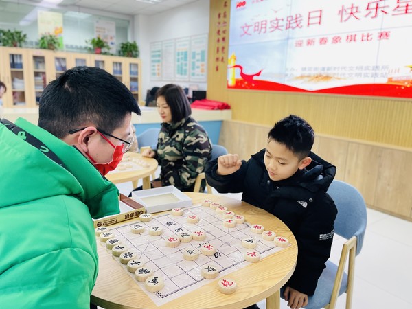 1月29日，红庙社区新时代文明实践站开展文明实践日快乐星期天之迎新春象棋比赛活动（拍摄作者：红庙社区高超） (2).jpg