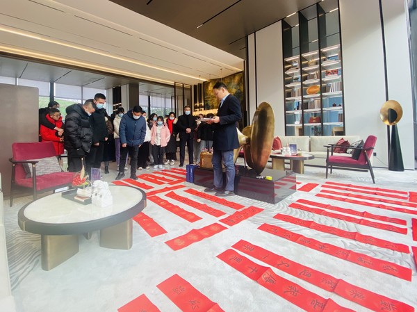 2022年1月29日,紫南社区新时代文明实践站开展写春联比赛。拍摄者:徐慧,拍摄单位:紫南社区 (1).png