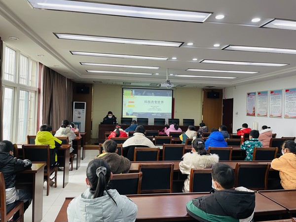 滁州市南谯区银花街道红庙社区新时代文明实践站，2022年2月9日，开展“感受科技 乐享假期”主题未成年人教育活动（拍摄作者：红庙社区高超） (2).jpg