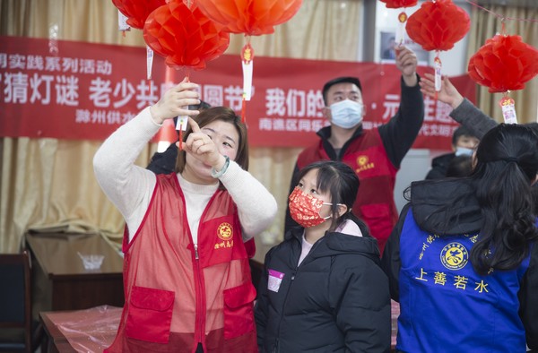 2022年2月10日，南谯区花园社区新时代文明实践站开展了&ldquo;搓元宵猜灯谜，老少共度团圆年&rdquo;主题活动 (1).jpg